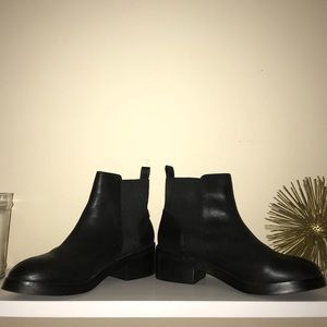 Steve Madden Shrill Leather Chelsea Boot